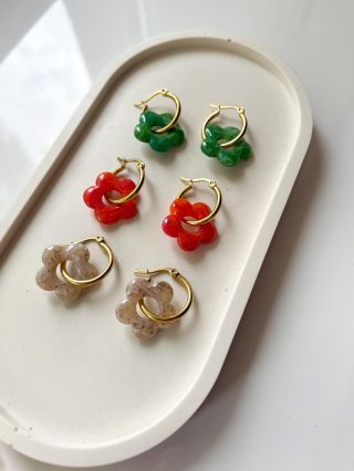 Půlka léta pryč a mně přijde že vzhledem k počasí ještě ani nezačalo🫣😄 naštěstí mi to tyhle květinky připomínají🌸 . . . ....